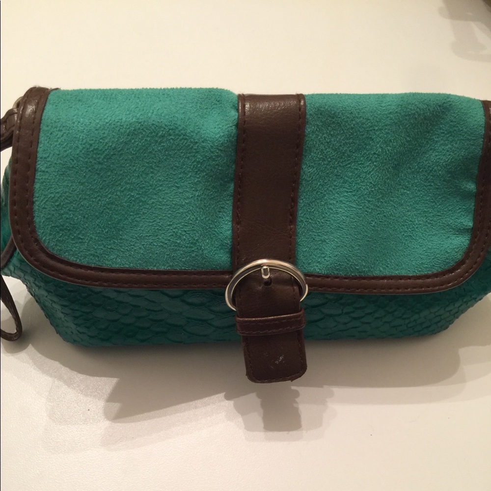 Elizabeth Arden wristlet